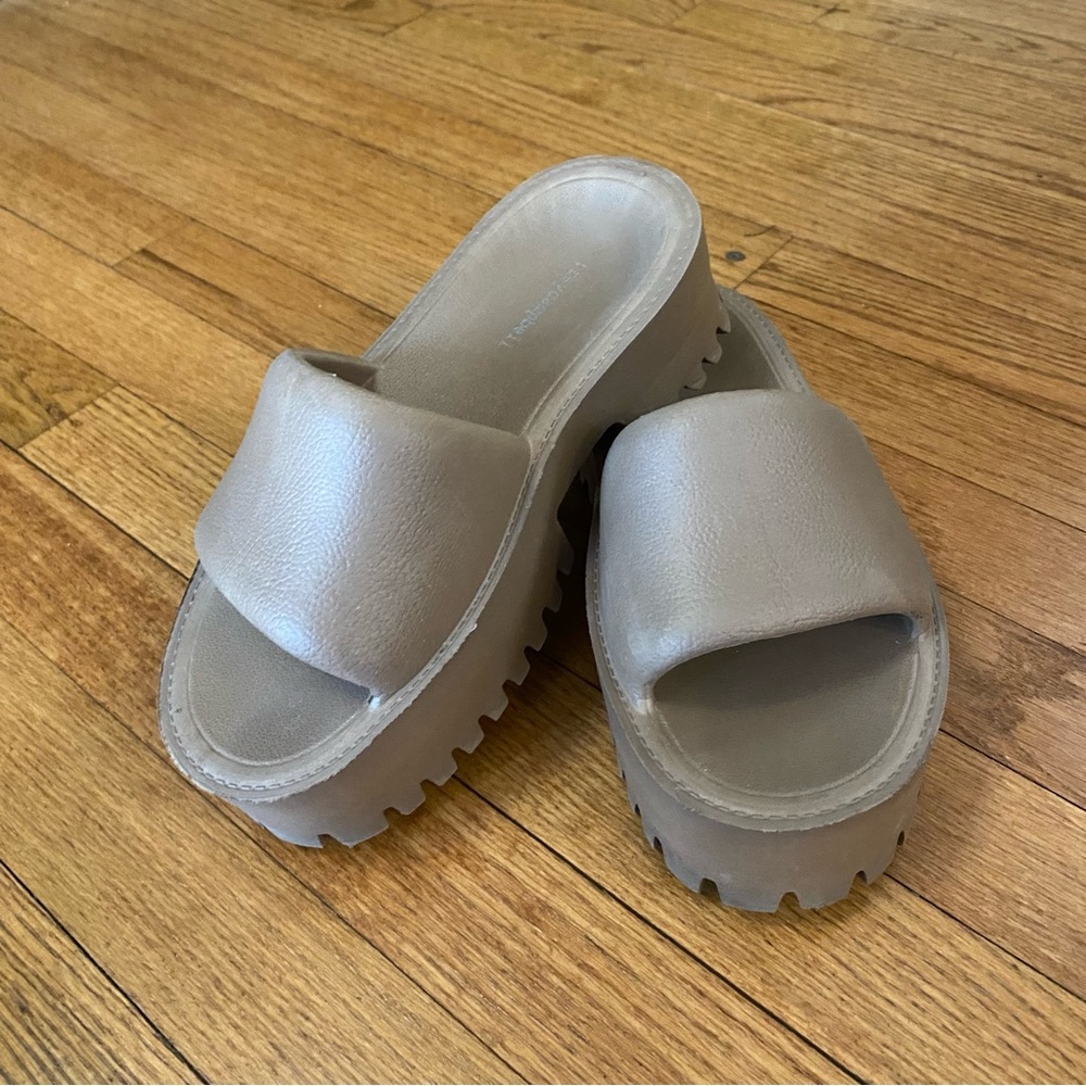 Jeffrey Campbell Bae Slides / Rubber Chunky Lug Sole Sandal Slides - Size 7